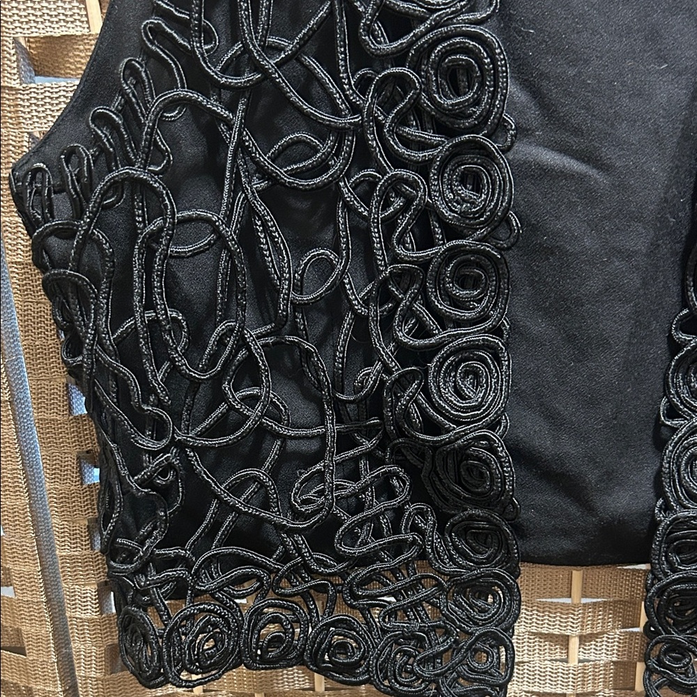 ravel Black Open-Front Decorative Vest - Picture 4 of 5